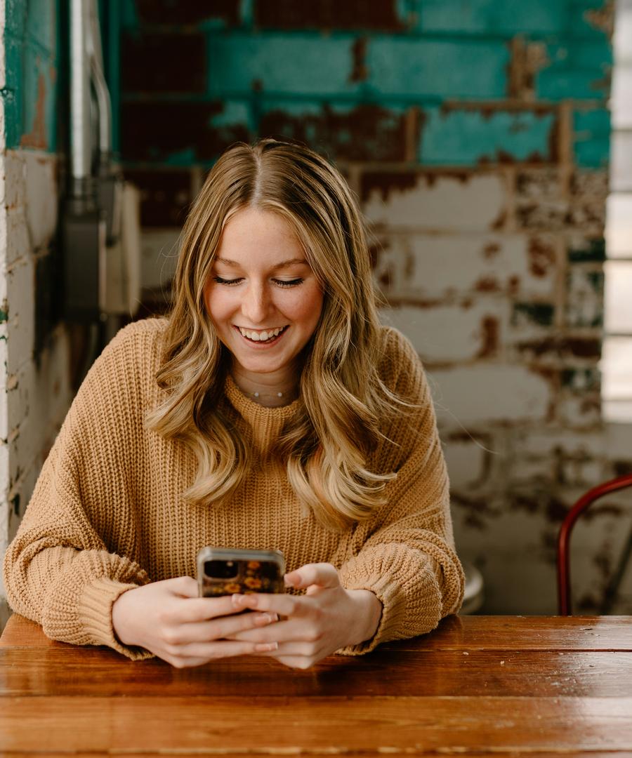A customer reading a campaign message on her phone
